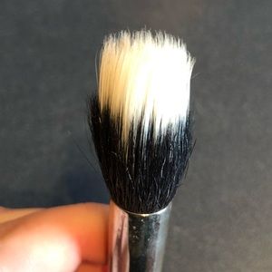 MAC 188 Synthetic Duo Fibre Face Brush